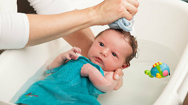 Dein Baby pflegen (Quelle: 123rf/jlombard)