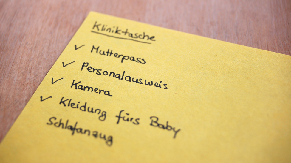 Checklisten (Quelle: thingamajiggs - stock.adobe.com) Merkliste mit Dingen für die Kliniktasche
